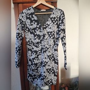 Lime Chili Black White V-Neck Long Sleeve Floral Pattern
